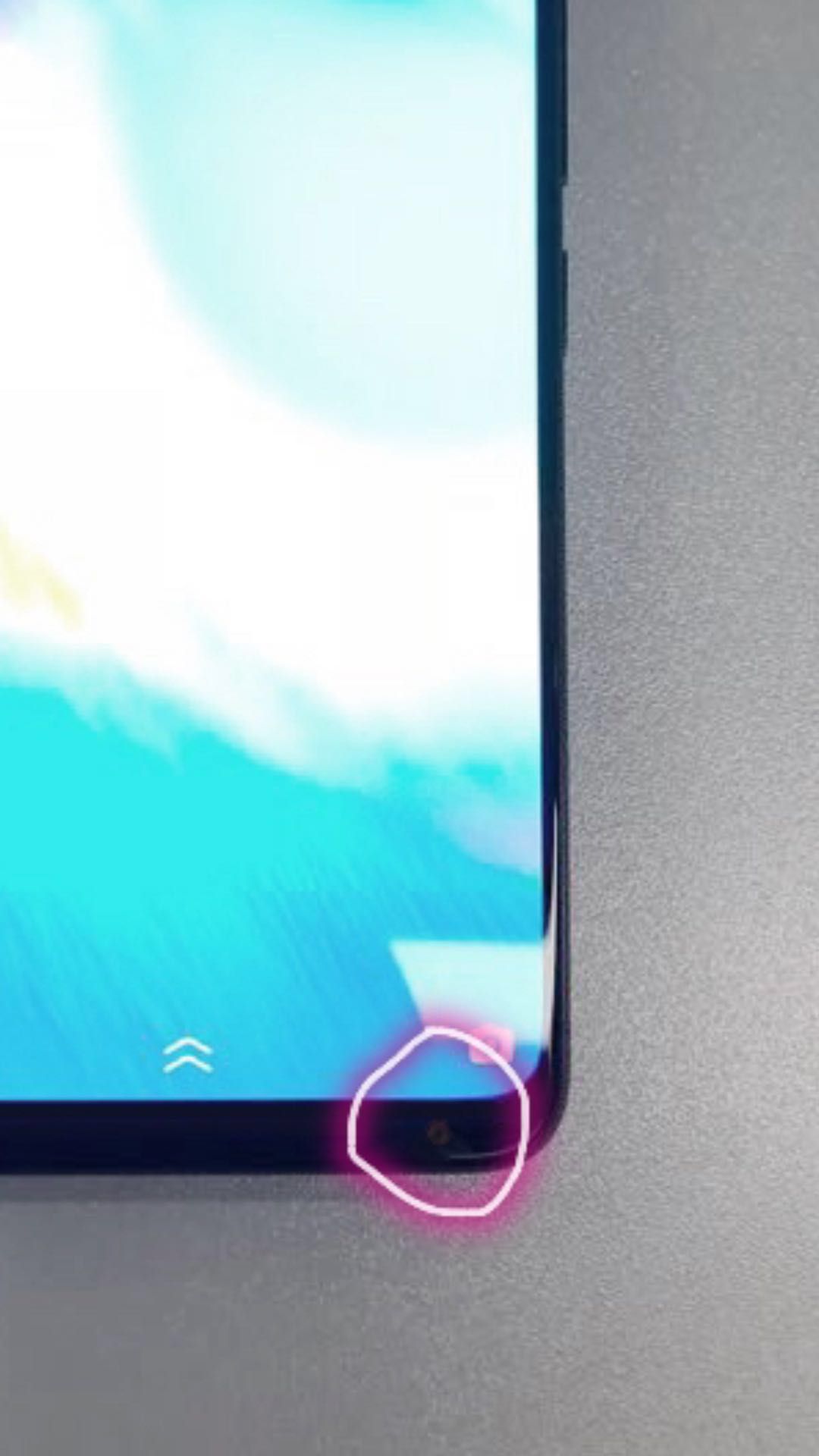 Vị trí này giống với những gì Xiaomi đã làm trên dòng Mi MIX