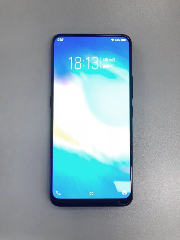 Biến thể khác của Vivo NEX với camera selfie đặt phía viền bezel dưới của màn hình