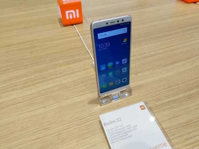 Xiaomi Redmi S2 bất ngờ xuất hiện tại Mi Store ở Cộng hòa Séc