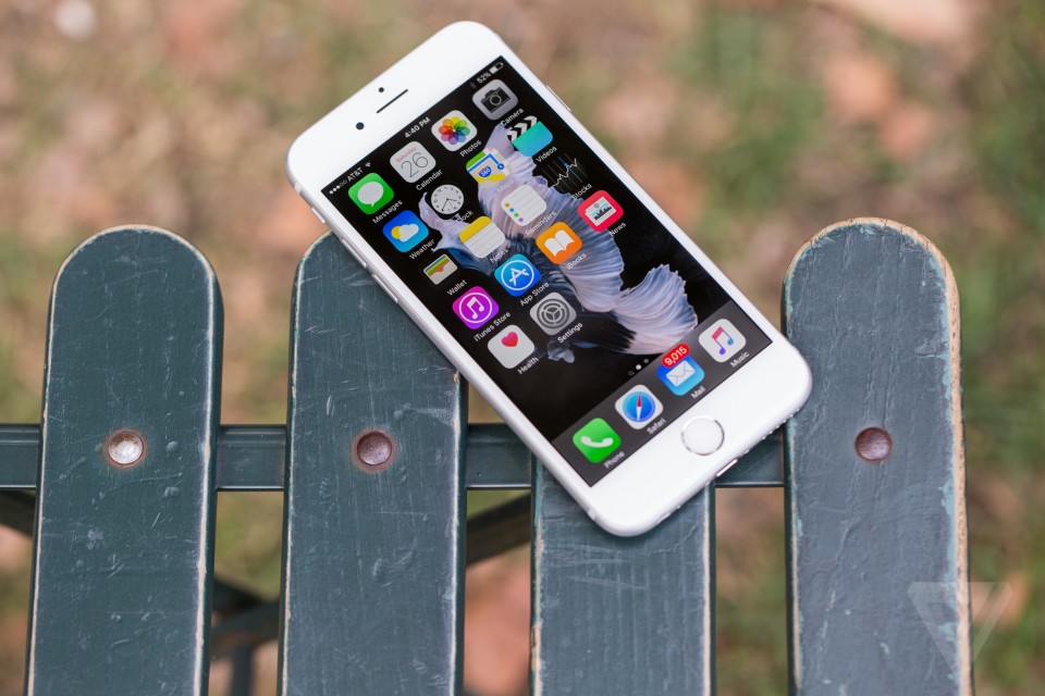 iPhone 6S với con chip Apple A9 cùng 2GB thấp hơn so với A6+ tuy nhiên lại cho một hiệu năng mạnh mẽ hơn