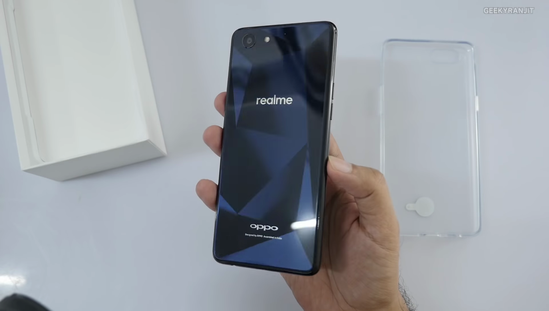 Sforum - Trang thông tin công nghệ mới nhất oppo-realme-1_00884 Mở hộp OPPO Realme 1: Helio P60, màn hình 18:9, camera AI, giá từ 3 triệu đồng Sforum - Trang thông tin công nghệ mới nhất oppo-realme-1_00884 Mở hộp OPPO Realme 1: Helio P60, màn hình 18:9, camera AI, giá từ 3 triệu đồng