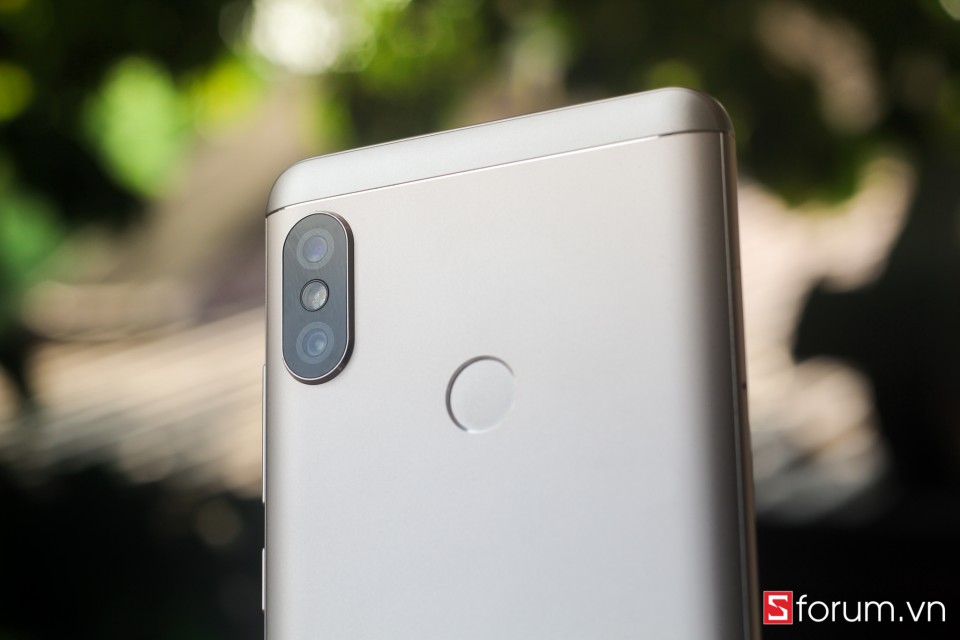 Sforum - Trang thông tin công nghệ mới nhất rmn5-12 Mở hộp và trên tay nhanh Xiaomi Redmi Note 5 chính hãng: Snapdragon 636, RAM 3GB, camera AI kép, giá từ 4.8 triệu Sforum - Trang thông tin công nghệ mới nhất rmn5-12 Mở hộp và trên tay nhanh Xiaomi Redmi Note 5 chính hãng: Snapdragon 636, RAM 3GB, camera AI kép, giá từ 4.8 triệu