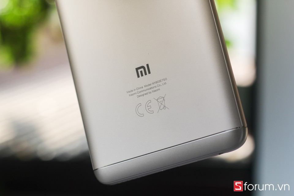Sforum - Trang thông tin công nghệ mới nhất rmn5-13 Mở hộp và trên tay nhanh Xiaomi Redmi Note 5 chính hãng: Snapdragon 636, RAM 3GB, camera AI kép, giá từ 4.8 triệu Sforum - Trang thông tin công nghệ mới nhất rmn5-13 Mở hộp và trên tay nhanh Xiaomi Redmi Note 5 chính hãng: Snapdragon 636, RAM 3GB, camera AI kép, giá từ 4.8 triệu