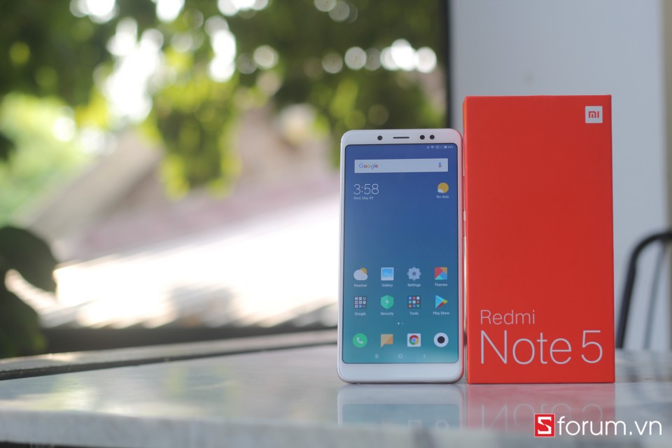 Sforum - Trang thông tin công nghệ mới nhất rmn5-22 Mở hộp và trên tay nhanh Xiaomi Redmi Note 5 chính hãng: Snapdragon 636, RAM 3GB, camera AI kép, giá từ 4.8 triệu Sforum - Trang thông tin công nghệ mới nhất rmn5-22 Mở hộp và trên tay nhanh Xiaomi Redmi Note 5 chính hãng: Snapdragon 636, RAM 3GB, camera AI kép, giá từ 4.8 triệu