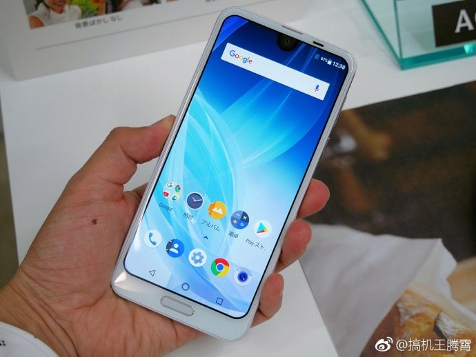 Sharp Aquos R2 được trang bị cấu hình mạnh mẽ bao gồm con chip Snapdragon 845 cùng 4GB RAM