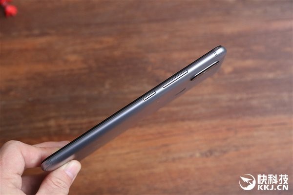 Sforum - Trang thông tin công nghệ mới nhất xiaomi-redmi-s2-5-1 Mở hộp và trên tay Xiaomi Redmi S2: Snapdragon 625, RAM 4GB, camera selfie AI, giá từ 3.6 triệu Sforum - Trang thông tin công nghệ mới nhất xiaomi-redmi-s2-5-1 Mở hộp và trên tay Xiaomi Redmi S2: Snapdragon 625, RAM 4GB, camera selfie AI, giá từ 3.6 triệu