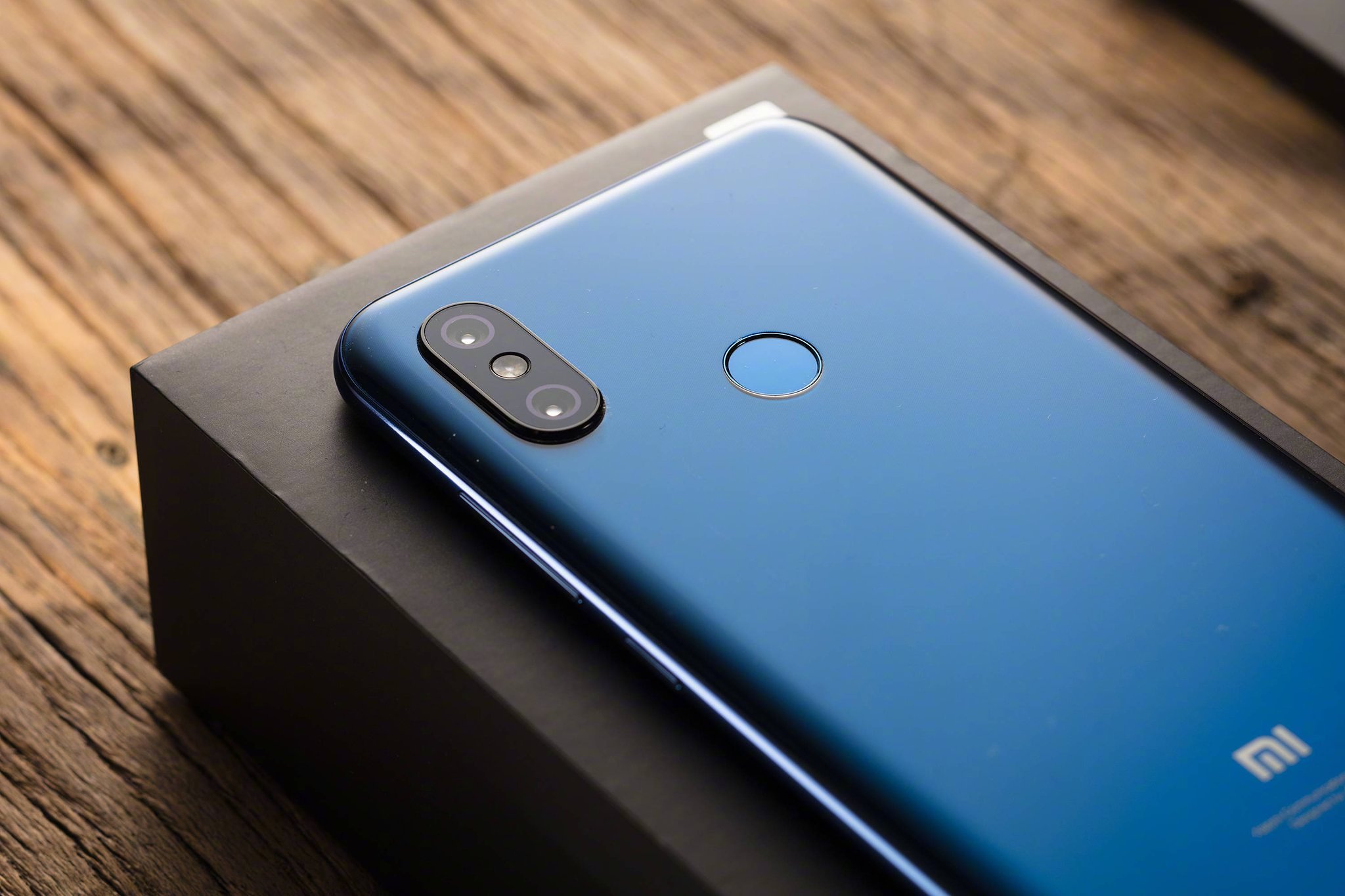 Sforum - Trang thông tin công nghệ mới nhất DgXzO6yV4AUU3S8 Bộ ba Xiaomi Mi 8 đắt hàng như "tôm tươi" với 1 triệu máy được bán ra Sforum - Trang thông tin công nghệ mới nhất DgXzO6yV4AUU3S8 Bộ ba Xiaomi Mi 8 đắt hàng như "tôm tươi" với 1 triệu máy được bán ra