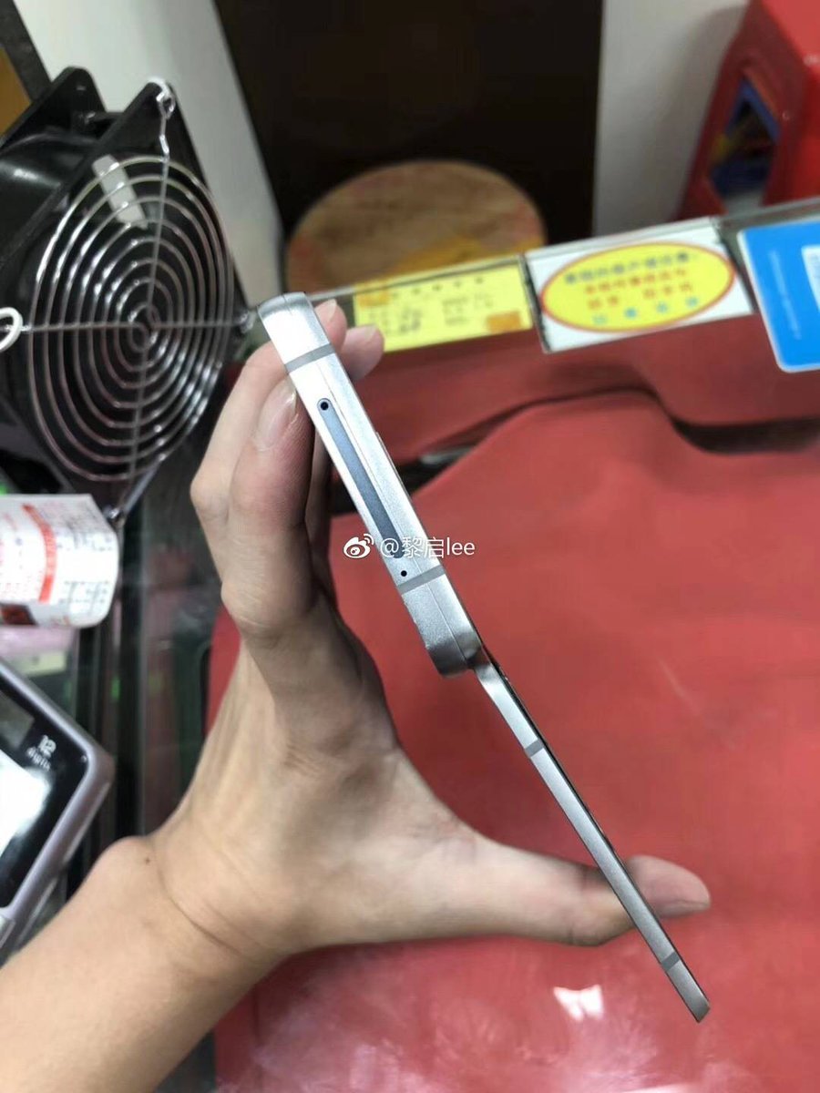 Sforum - Trang thông tin công nghệ mới nhất Early-Samsung-foldable-phone-prototype_4 Xuất hiện nguyên mẫu điện thoại 2 màn hình gập của Samsung, thiết kế giống ZTE Axon M Sforum - Trang thông tin công nghệ mới nhất Early-Samsung-foldable-phone-prototype_4 Xuất hiện nguyên mẫu điện thoại 2 màn hình gập của Samsung, thiết kế giống ZTE Axon M