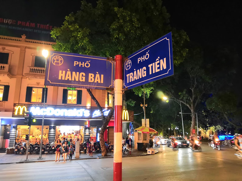 Sforum - Trang thông tin công nghệ mới nhất IMG_20180531_210903 Những địa điểm thu hút giới trẻ khi màn đêm buông xuống ở Hà Nội dưới ống kính Galaxy A6+ (Plus) Sforum - Trang thông tin công nghệ mới nhất IMG_20180531_210903 Những địa điểm thu hút giới trẻ khi màn đêm buông xuống ở Hà Nội dưới ống kính Galaxy A6+ (Plus)