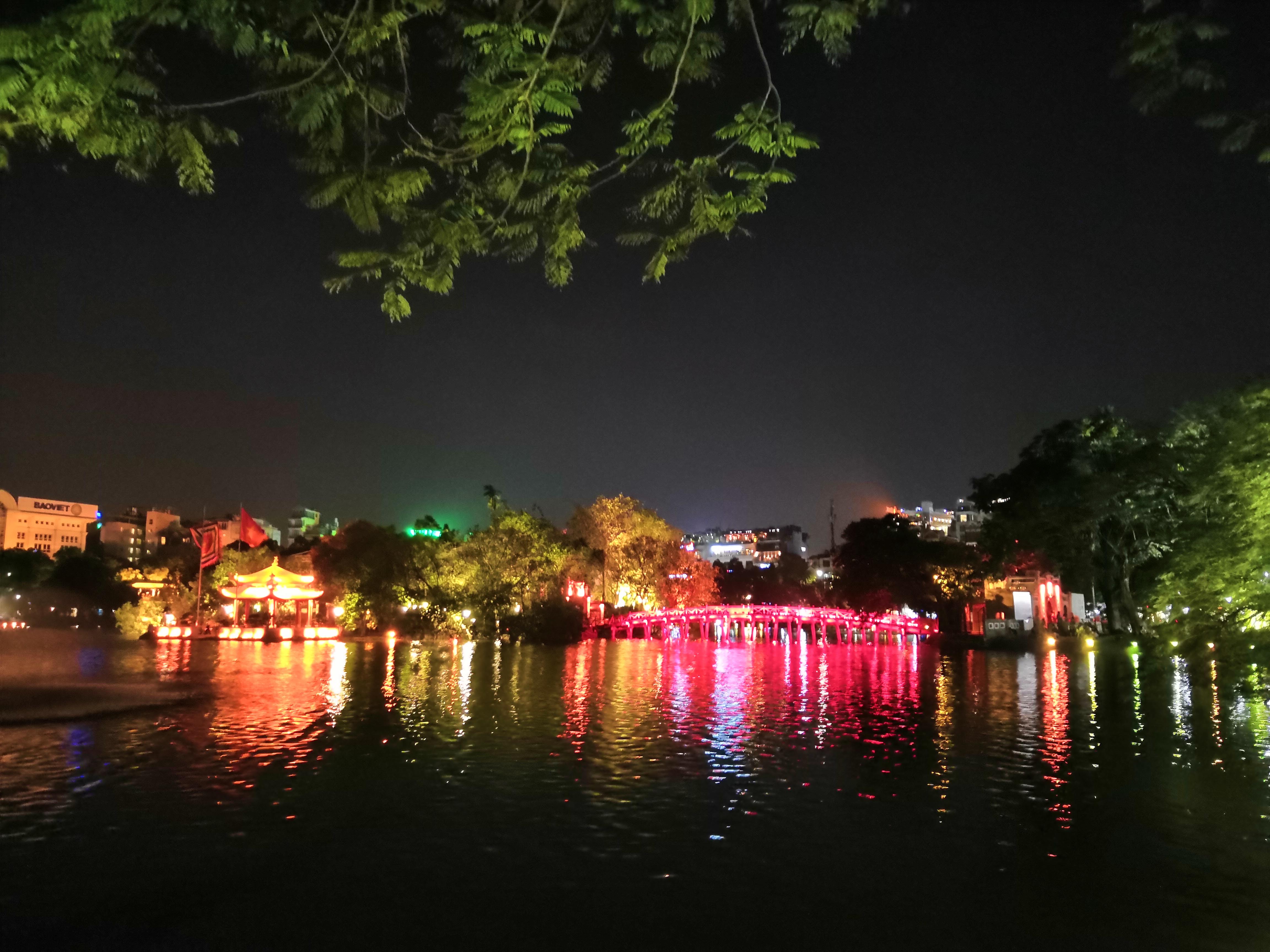 Sforum - Trang thông tin công nghệ mới nhất IMG_20180531_214258 Những địa điểm thu hút giới trẻ khi màn đêm buông xuống ở Hà Nội dưới ống kính Galaxy A6+ (Plus) Sforum - Trang thông tin công nghệ mới nhất IMG_20180531_214258 Những địa điểm thu hút giới trẻ khi màn đêm buông xuống ở Hà Nội dưới ống kính Galaxy A6+ (Plus)