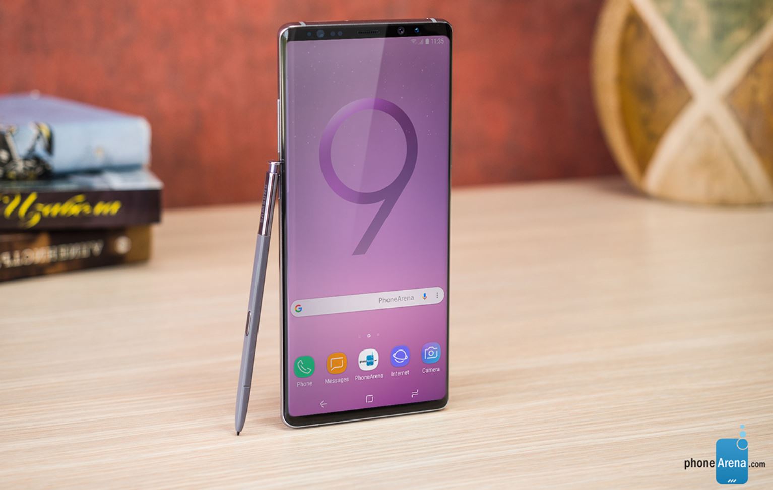 Thiết kế tổng quan của Galaxy Note 9 không khác quá nhiều so với người tiền nhiệm là Note 8