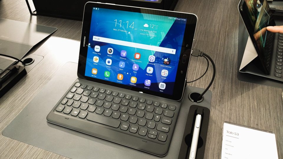 Sforum - Trang thông tin công nghệ mới nhất Samsung-Galaxy-Tab-S3-111438-960x540 Galaxy Tab S4 có thể sẽ ra mắt vào tháng 8, với hai tùy chọn màu sắc Đen và Xám Sforum - Trang thông tin công nghệ mới nhất Samsung-Galaxy-Tab-S3-111438-960x540 Galaxy Tab S4 có thể sẽ ra mắt vào tháng 8, với hai tùy chọn màu sắc Đen và Xám