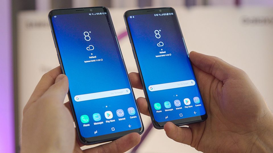 Sforum - Trang thông tin công nghệ mới nhất samsung-galaxy-s9-vs-s9-plus-front-c2vx-960x540 Galaxy S9 Plus đứng đầu danh sách thiết bị bán chạy nhất trong tháng 4, dẫn trước cả iPhone X của Apple Sforum - Trang thông tin công nghệ mới nhất samsung-galaxy-s9-vs-s9-plus-front-c2vx-960x540 Galaxy S9 Plus đứng đầu danh sách thiết bị bán chạy nhất trong tháng 4, dẫn trước cả iPhone X của Apple