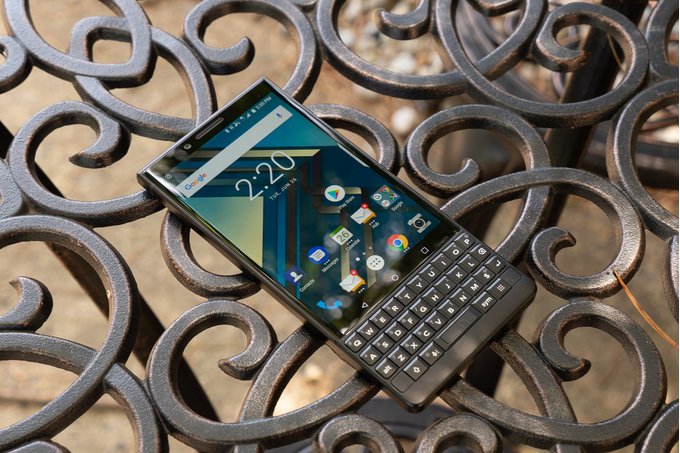 Sforum - Trang thông tin công nghệ mới nhất BlackBerry-KEY2-Lite-aka-Luna-allegedly-leaks-out-should-be-cheaper-than-the-regular-KEY2 BlackBerry KEY2 Lite lộ diện: Giá rẻ hơn, vẫn có màn hình 4.5 inch & bàn phím vật lý Sforum - Trang thông tin công nghệ mới nhất BlackBerry-KEY2-Lite-aka-Luna-allegedly-leaks-out-should-be-cheaper-than-the-regular-KEY2 BlackBerry KEY2 Lite lộ diện: Giá rẻ hơn, vẫn có màn hình 4.5 inch & bàn phím vật lý