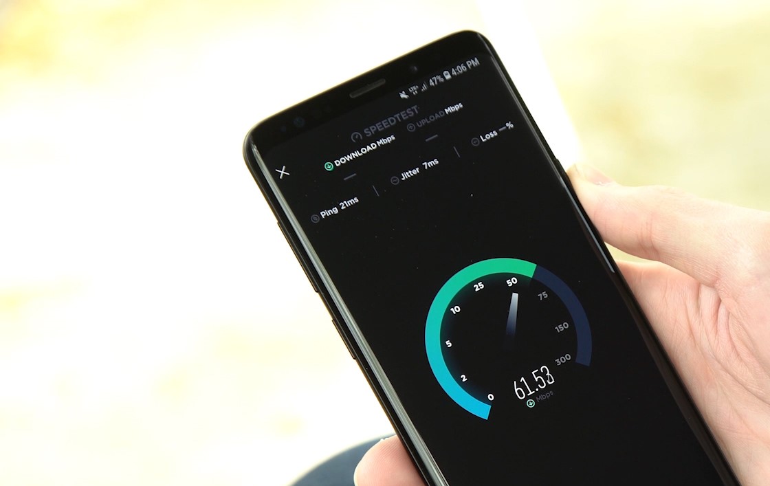 Samsung lại tung video chế giễu Apple về tốc độ mạng LTE trên Galaxy S9 và iPhone X
