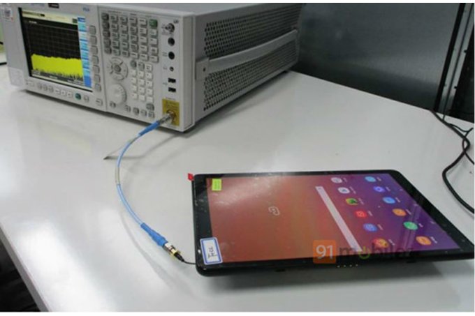 Hình ảnh thực tế của chiếc Galaxy Tab A2, không có phím Home vật lý