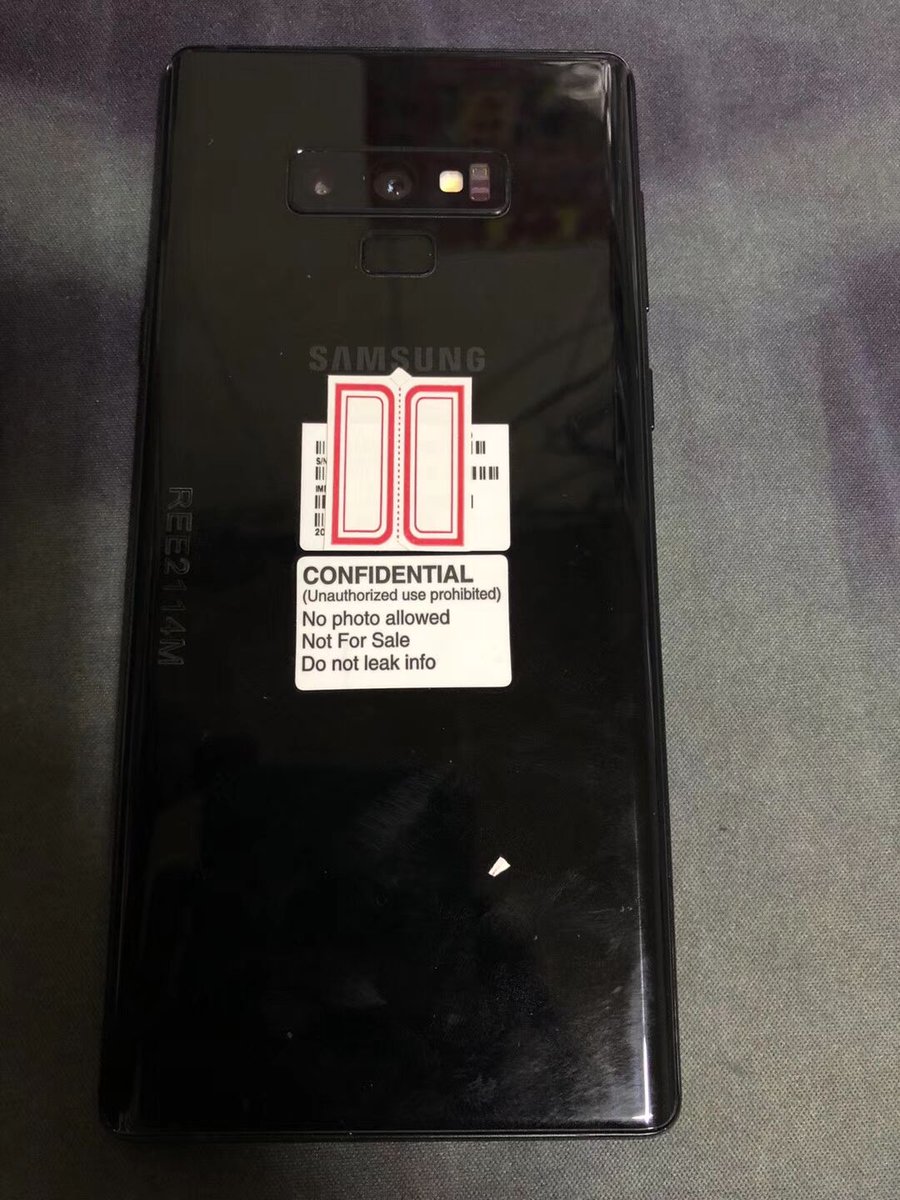Mặt sau của Galaxy Note 9 với việc thiết kế lại khu vực cụm camera và cảm biến vân tay