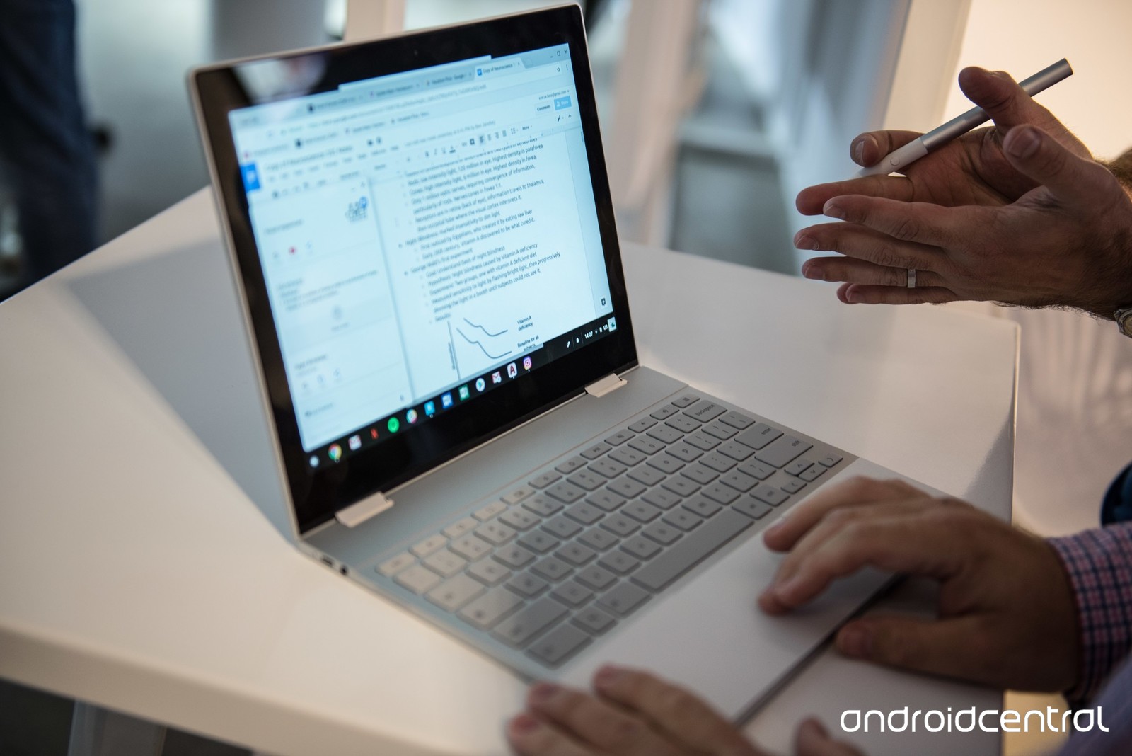 Google Pixelbook hiện đang được giảm giá để 