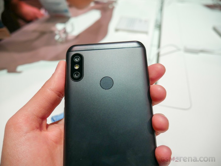 Sforum - Trang thông tin công nghệ mới nhất gsmarena_052 Trên tay Xiaomi Mi A2 Lite: Tai thỏ, pin khủng 4000mAh, giá 4.7 triệu đồng Sforum - Trang thông tin công nghệ mới nhất gsmarena_052 Trên tay Xiaomi Mi A2 Lite: Tai thỏ, pin khủng 4000mAh, giá 4.7 triệu đồng