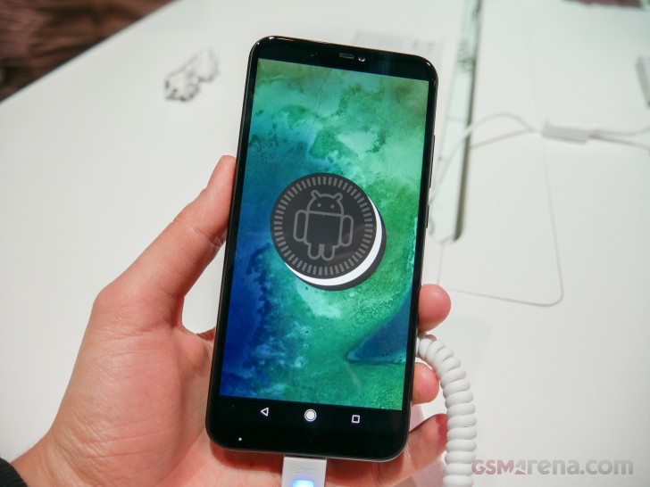 Sforum - Trang thông tin công nghệ mới nhất gsmarena_054 Trên tay Xiaomi Mi A2 Lite: Tai thỏ, pin khủng 4000mAh, giá 4.7 triệu đồng Sforum - Trang thông tin công nghệ mới nhất gsmarena_054 Trên tay Xiaomi Mi A2 Lite: Tai thỏ, pin khủng 4000mAh, giá 4.7 triệu đồng