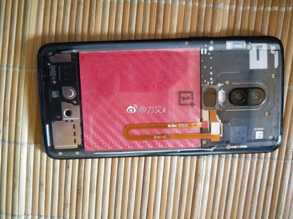 Sforum - Trang thông tin công nghệ mới nhất oneplus-6-translucent Cùng chiêm ngưỡng OnePlus 6 phiên bản mặt lưng trong suốt "cực xấu" này Sforum - Trang thông tin công nghệ mới nhất oneplus-6-translucent Cùng chiêm ngưỡng OnePlus 6 phiên bản mặt lưng trong suốt "cực xấu" này