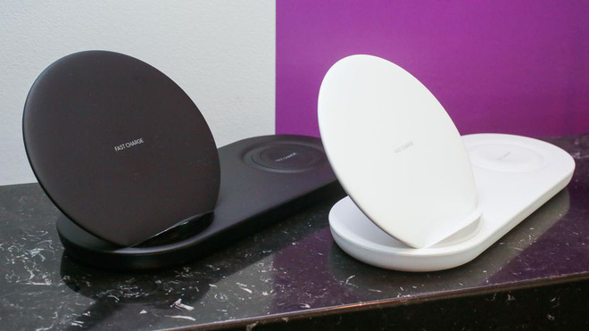 Sforum - Trang thông tin công nghệ mới nhất 46-samsung-galaxy-note-9-1533830179863639028786 Samsung Wireless Charger Duo: Chiếc sạc không dây dành cho Galaxy Note9 và Galaxy Watch cùng lúc Sforum - Trang thông tin công nghệ mới nhất 46-samsung-galaxy-note-9-1533830179863639028786 Samsung Wireless Charger Duo: Chiếc sạc không dây dành cho Galaxy Note9 và Galaxy Watch cùng lúc