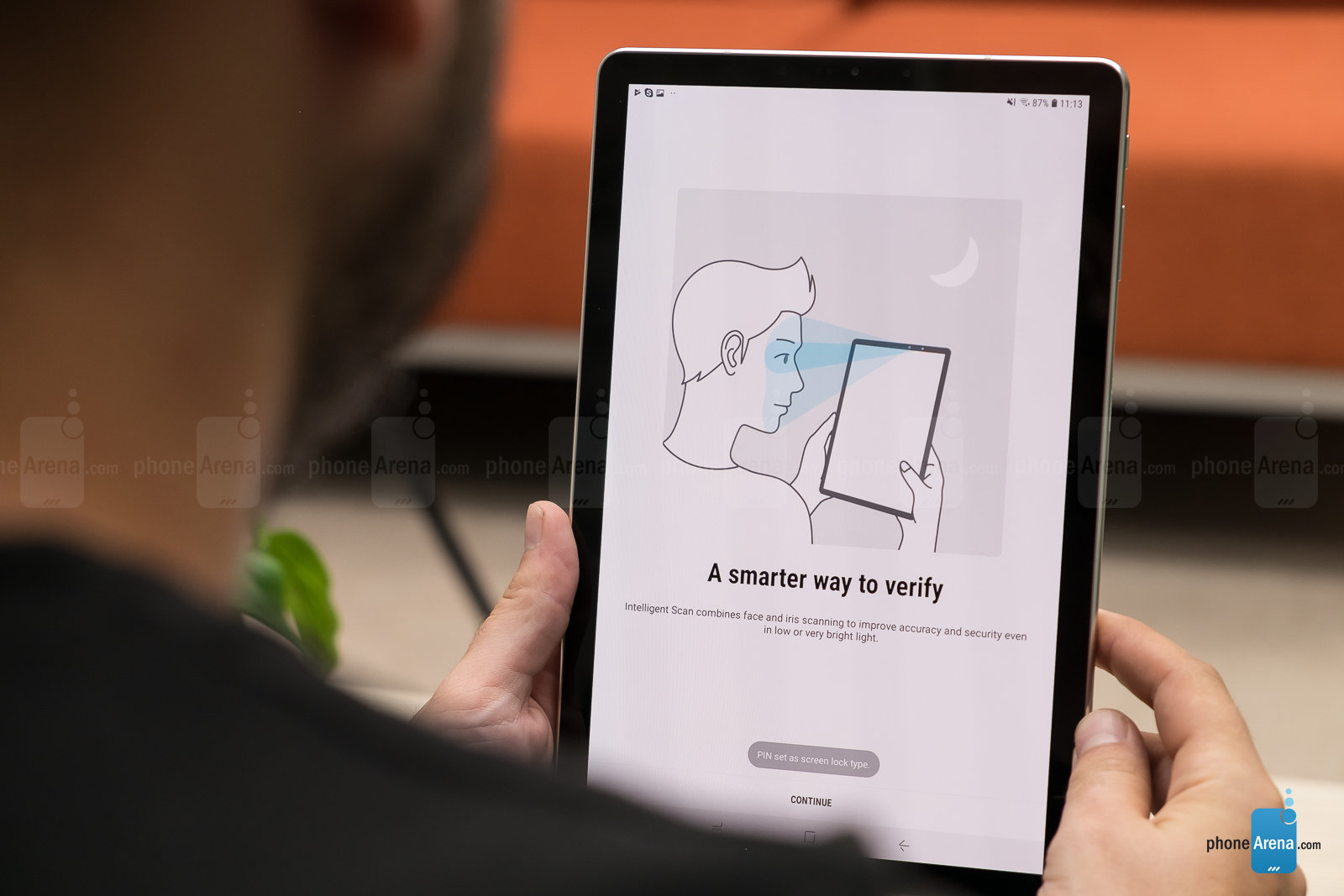 Phương pháp bảo mật duy nhất tích hợp trên Tab S4 là sử dụng cảm biến mống mắt kết hợp nhận diện khuôn mặt qua camera selfie