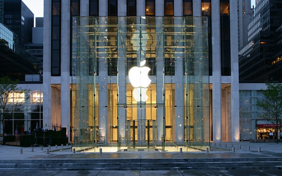 Sforum - Trang thÃ´ng tin cÃ´ng nghá» má»i nháº¥t Fifth-Avenue-Apple-Store-Cube-2006-Design-front Apple Store báº¥t ngá» nháº­n ÄÆ°á»£c 1Kg... ma tuÃ½ ÄÃ¡, pháº£i táº¡m thá»i dá»«ng hoáº¡t Äá»ng 