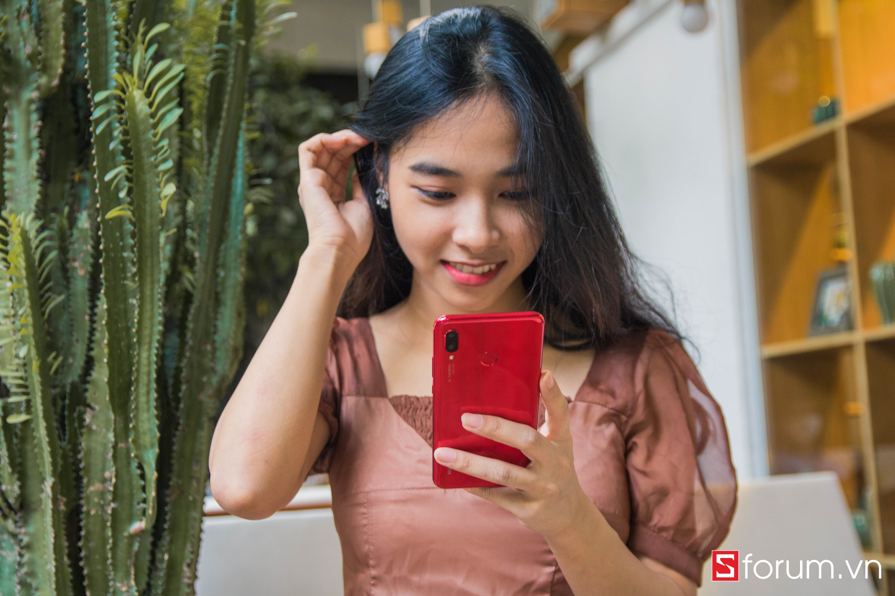 Sforum - Trang thông tin công nghệ mới nhất IMG_4871 Cận cảnh Huawei Nova 3 đỏ 
