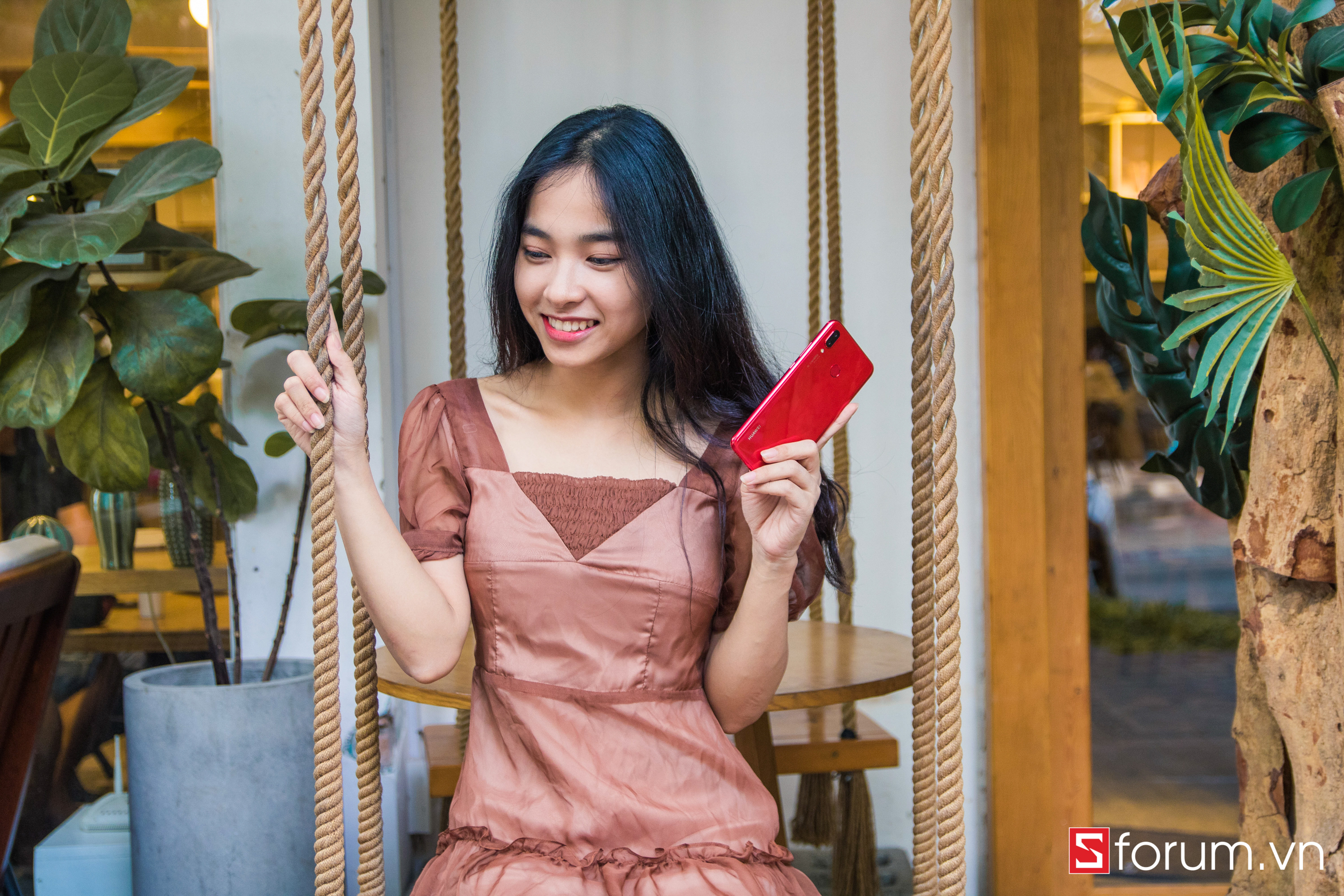 Sforum - Trang thông tin công nghệ mới nhất IMG_4873 Cận cảnh Huawei Nova 3 đỏ 