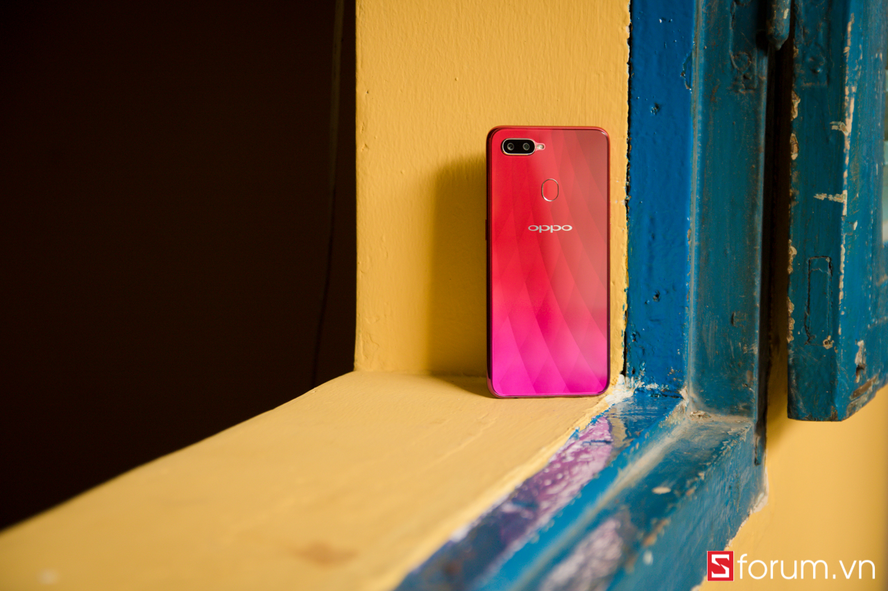 Sforum - Trang thÃ´ng tin cÃ´ng nghá» má»i nháº¥t IMG_5913 TrÃªn tay vÃ ÄÃ¡nh giÃ¡ nhanh Oppo F9: Thiáº¿t káº¿ Äáº¹p, sáº¡c nhanh VOOC tháº§n tá»c, camera kÃ©p, giÃ¡ 7.69 triá»u 