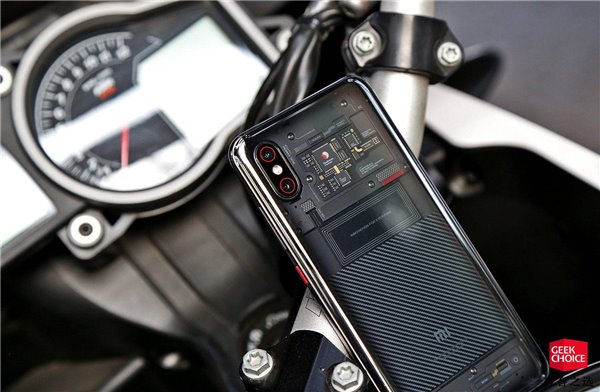 Sforum - Trang thông tin công nghệ mới nhất Xiaomi-Mi-8-Explorer-Edition-Z Xiaomi Mi 8 Explorer Edition cháy hàng chỉ sau 1 phút mở bán Sforum - Trang thông tin công nghệ mới nhất Xiaomi-Mi-8-Explorer-Edition-Z Xiaomi Mi 8 Explorer Edition cháy hàng chỉ sau 1 phút mở bán