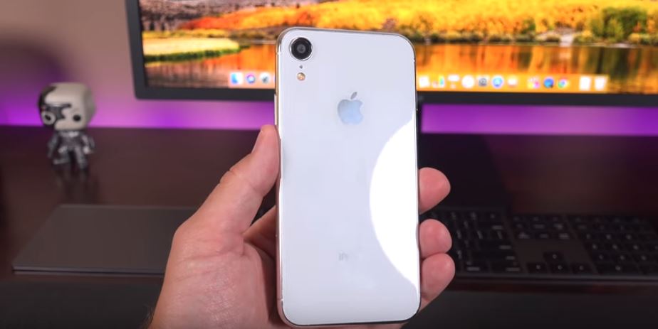 Xuất hiện video trên tay nguyên mẫu của iPhone 6.1 inch và X Plus