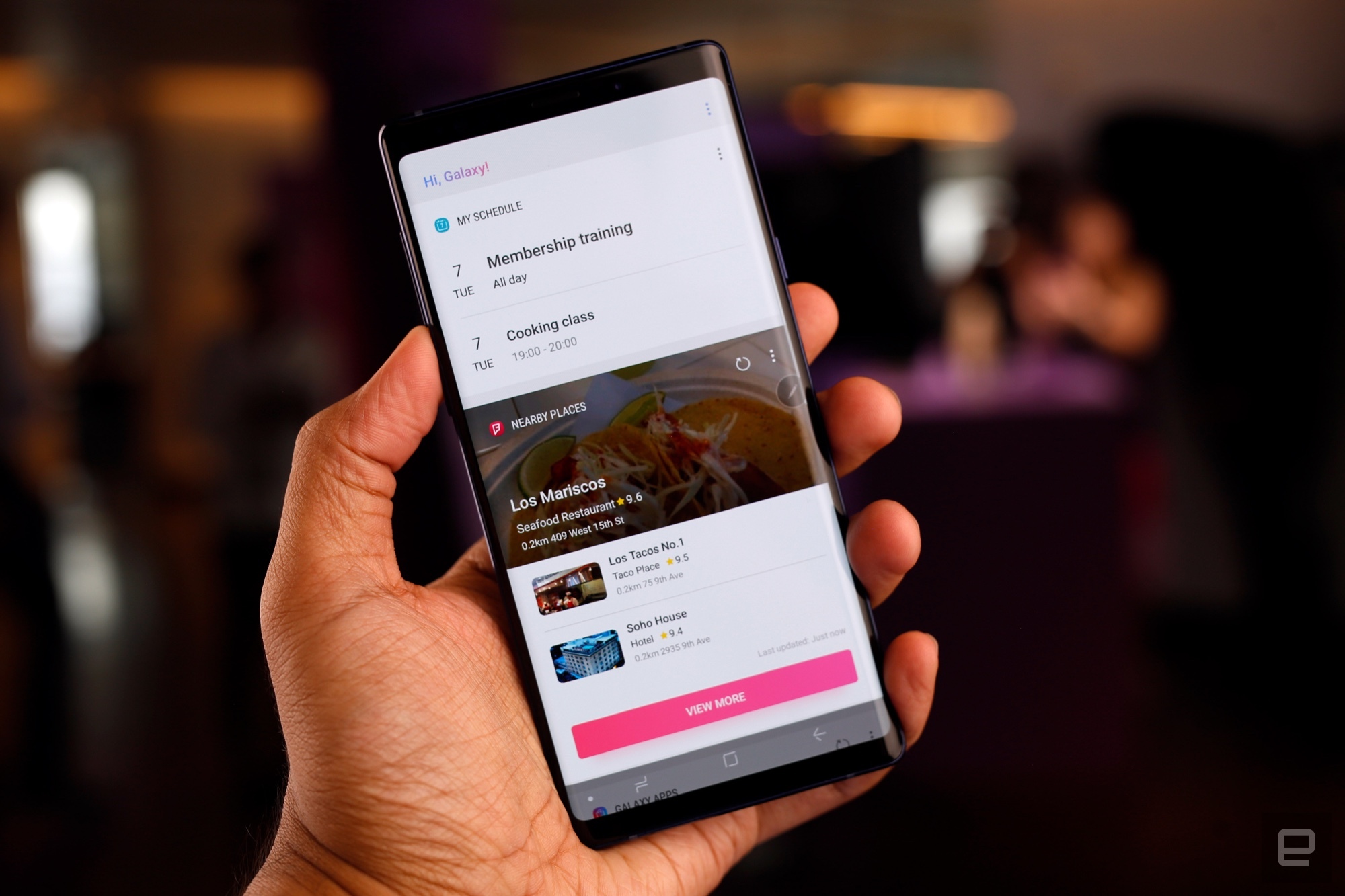 Màn hình của Note 9 có kích thước 6.4 inch nhưng máy lại có tỉ lệ màn hình/thân máy cao hơn so với Note 8 nhờ vào hai viền trên dưới mỏng hơn đôi chút