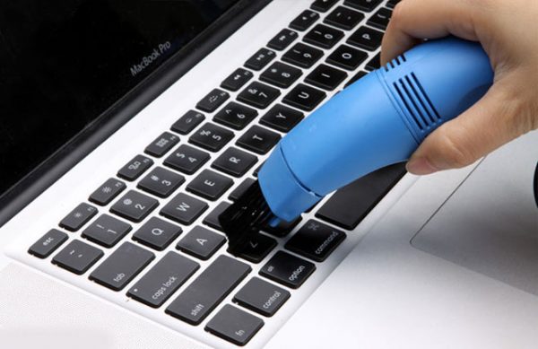 Sforum - Trang thông tin công nghệ mới nhất Ban-buon-may-hut-bui-mini-cho-laptop-3-600x389 13 việc không nên làm khi sử dụng máy tính Sforum - Trang thông tin công nghệ mới nhất Ban-buon-may-hut-bui-mini-cho-laptop-3-600x389 13 việc không nên làm khi sử dụng máy tính