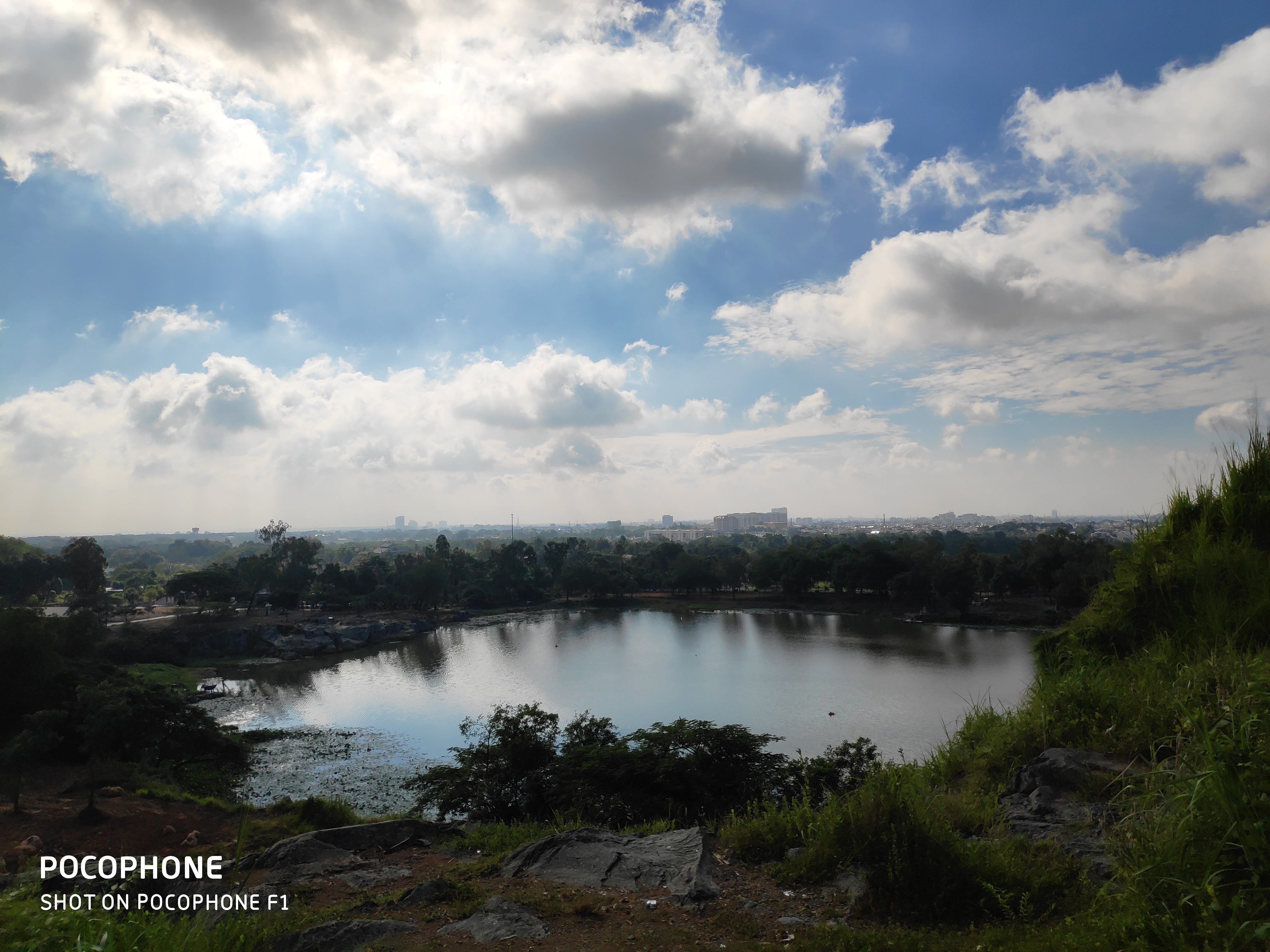 Đánh giá camera Pocophone F1 : Ai bảo gaming phone sẽ chụp tệ?