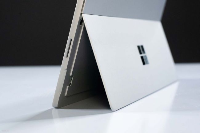 Xuất hiện hình ảnh với thiết kế bo tròn và tên chính thức của Microsoft Surface Pro 6