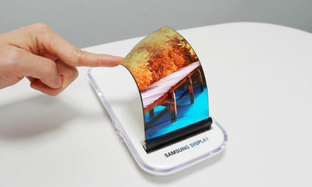 Sforum - Trang thông tin công nghệ mới nhất Samsung-foldable-smartphone-640x384 Samsung xác nhận sẽ trình làng smartphone màn hình gập vào cuối năm nay Sforum - Trang thông tin công nghệ mới nhất Samsung-foldable-smartphone-640x384 Samsung xác nhận sẽ trình làng smartphone màn hình gập vào cuối năm nay