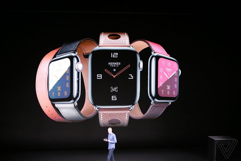 Sforum - Trang thông tin công nghệ mới nhất apple_iphone_2018_event_theverge_dbohn_686 Apple Watch Series 4 chính thức: Màn hình lớn hơn, tích hợp máy quét điện tâm đồ  