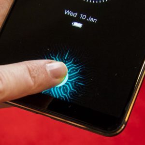 Sforum - Trang thông tin công nghệ mới nhất galaxy-s10-duoc-trang-bi-cam-bien-van-tay-duoi-man-hinh-300x300 Samsung đang phát triển smartphone tầm trung bí ẩn với 4 camera, cảm biến vân tay trong màn?  