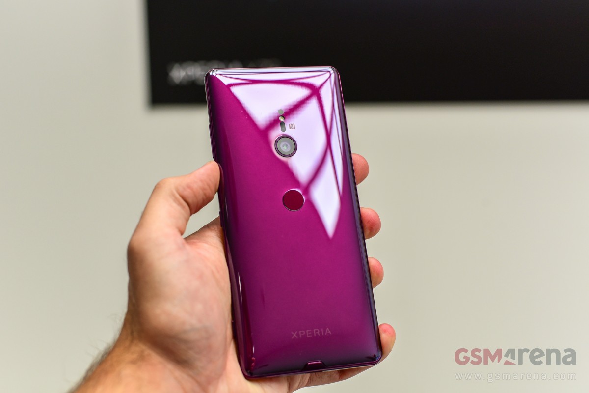 Xperia XZ3 có thiết kế khá tương đồng với thế hệ tiền nhiệm