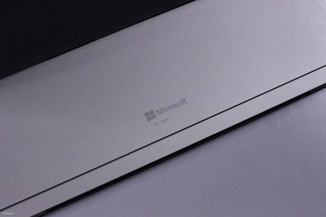 Xuất hiện hình ảnh với thiết kế bo tròn và tên chính thức của Microsoft Surface Pro 6