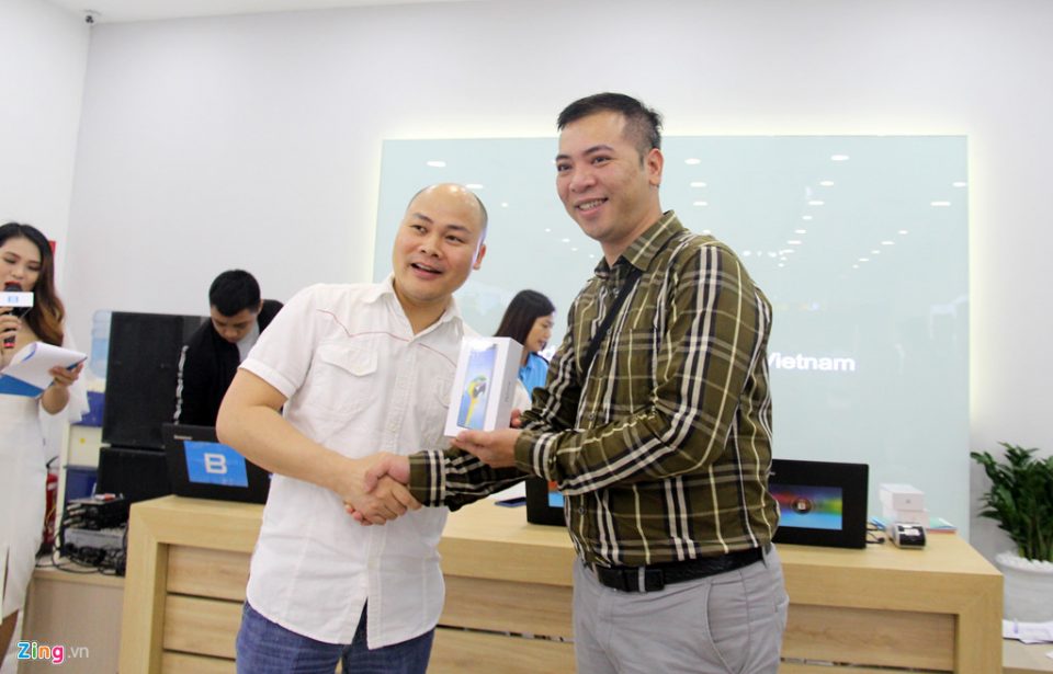 Sforum - Trang thông tin công nghệ mới nhất 3_zing-960x615 Giao hàng chậm trễ, Bkav tặng người dùng Bphone 3 củ sạc nhanh trị giá hơn 500.000 đồng thay cho lời xin lỗi Sforum - Trang thông tin công nghệ mới nhất 3_zing-960x615 Giao hàng chậm trễ, Bkav tặng người dùng Bphone 3 củ sạc nhanh trị giá hơn 500.000 đồng thay cho lời xin lỗi