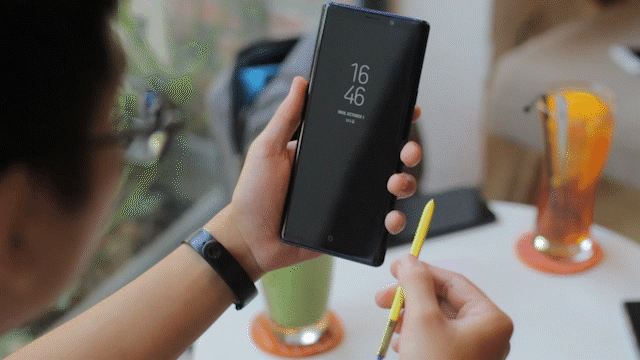 Sử dụng S Pen để điều khiển camera