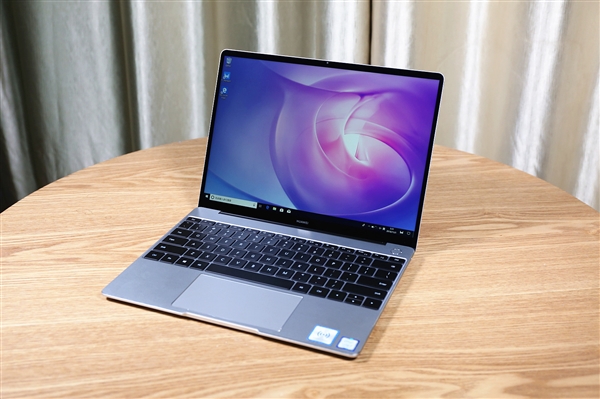 Huawei MateBook 13 ra mắt: Chip Core I7, 8GB RAM và Công nghệ Huawei Share 3.0
