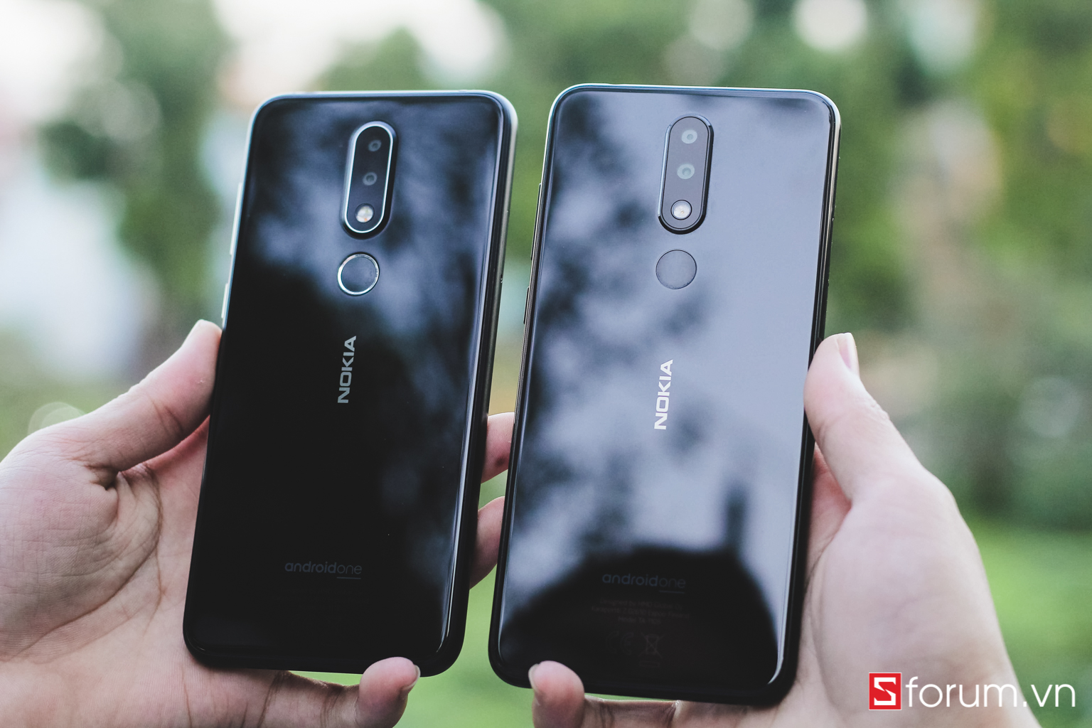 Nokia 6.1 Plus (trái) và Nokia 5.1 Plus (phải)