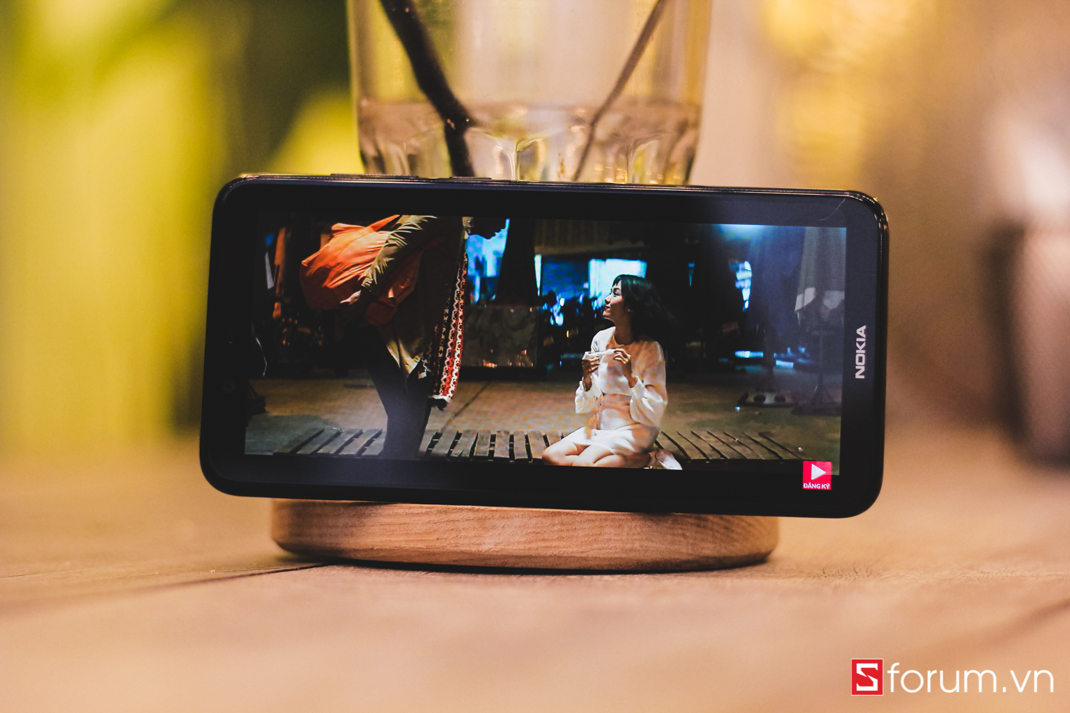 Do chỉ được trang bị độ phân giải HD+ nên trải nghiệm giải trí trên màn hình này không thực sự tốt