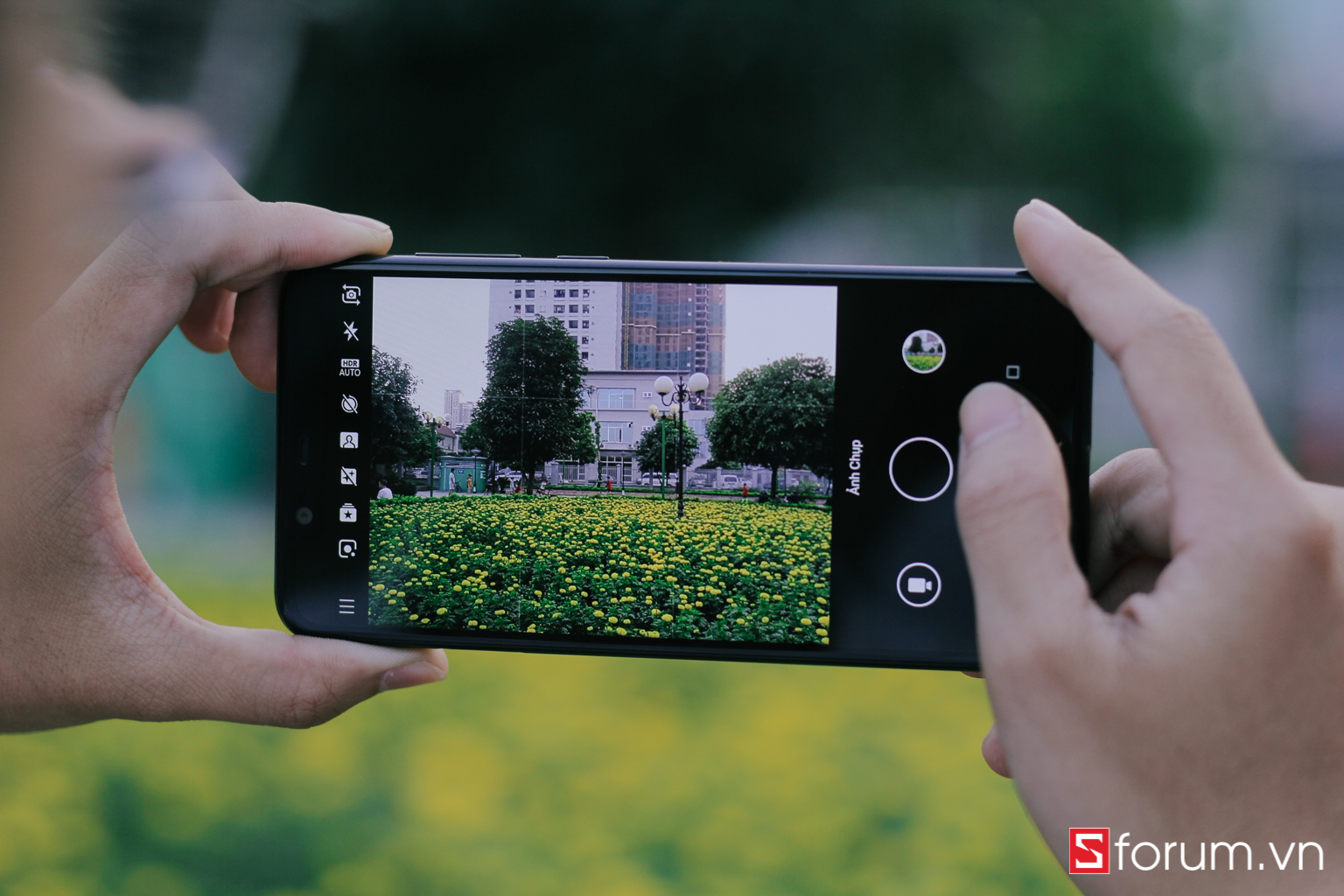 Nokia 5.1 Plus được trang bị cụm camera kép ở mặt sau hỗ trợ chụp xóa phông