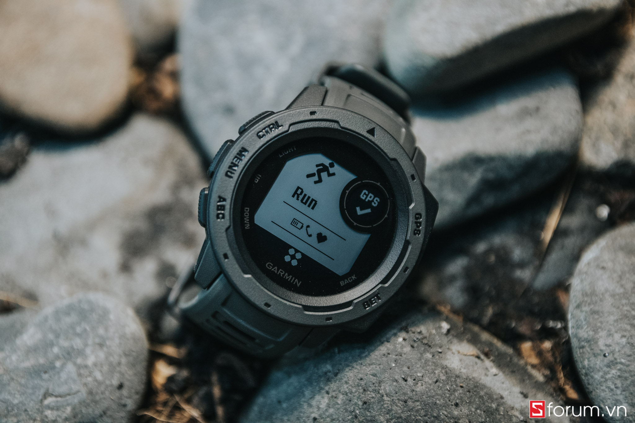 Sforum - Trang thông tin công nghệ mới nhất IMG_7865 Trên tay Garmin Instinct: Smartwatch nồi đồng cối đá nhưng rất "xịn xò" cùng mức giá cực hời Sforum - Trang thông tin công nghệ mới nhất IMG_7865 Trên tay Garmin Instinct: Smartwatch nồi đồng cối đá nhưng rất "xịn xò" cùng mức giá cực hời