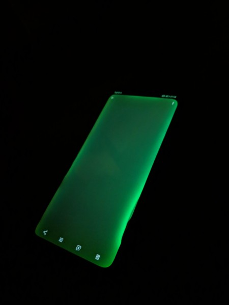 Hiện tượng màn hình xuất hiện các vùng màu sai lệch trên các thiết bị Mate 20 Pro sử dụng màn hình OLED của LG